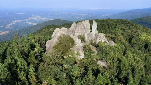 高安有座‘三色镇’：绿得洗肺、古得暖心、红得深刻，华林山初冬来刚好！