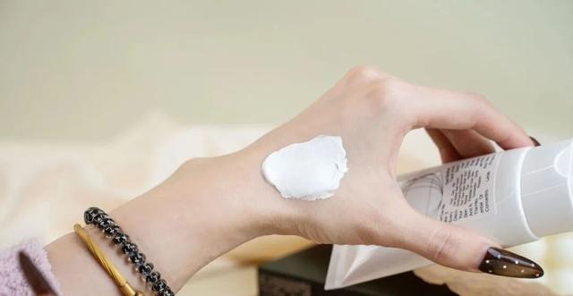 精致白领回老家	，如何赢过村里王姨