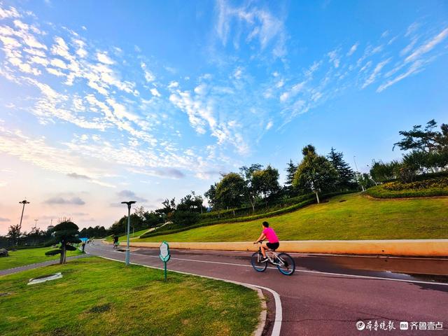 滨河公园景色美，消夏乘凉佳处