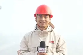 新年新气象 奋斗正当时丨成达万高铁遂宁涪江特大桥主塔封顶 空中视角看四线“同框”图片