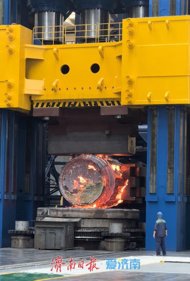 全球最大2.2万吨自由锻压机在济南章丘投产