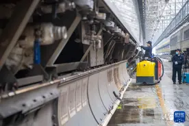 重庆：动车“体检”迎接春运图片