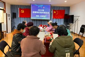 制作平安果饰品、围巾，这个社区编织活动温暖冬日图片