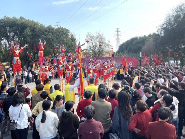 人从众！初三语堂故里迎客流高峰，这杯福茶香透芗城！