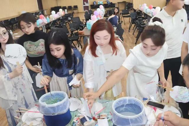 “缘起鹊华 执扇问情”济南起步区青年联谊走进科研一线