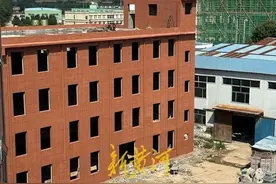 济南长清一危楼拆除部分后停工，住建部门建议拆、街道称有纠纷图片