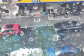 杭州顶着太阳下暴雨！雷暴、9级雷雨大风来了，下班早点回家！图片