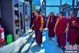 四川：60名藏传佛教寺庙僧尼在蓉学消防安全知识图片