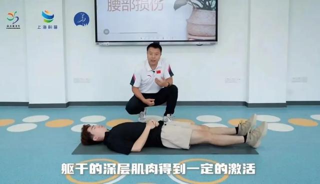 腰痛怎么办？试试这几个腰部拉伸动作丨春节健身处方