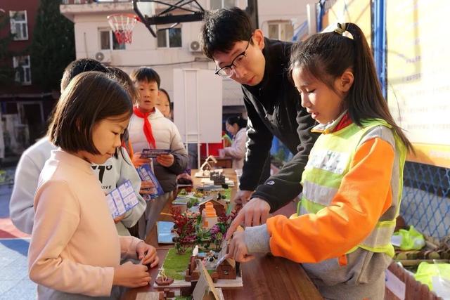 与AI下棋、看“火山”喷发，北京多校举办科技节带学生玩转科学
