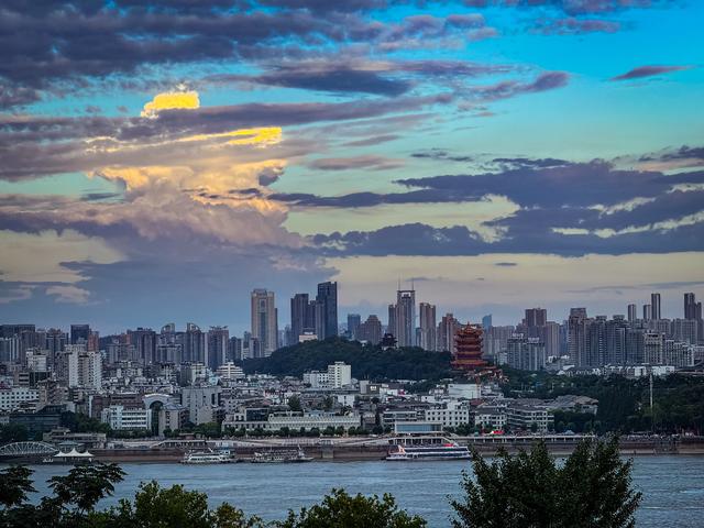 武汉人私藏的“云端观景台”——在龟山，尽览黄鹤楼与长江胜景
