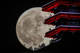 图集|2024首个“超级月亮”惊艳山城夜空图片