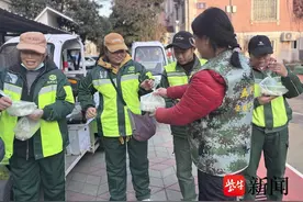 暖心馄饨送上门，“睦邻小灶”传递冬日温情图片