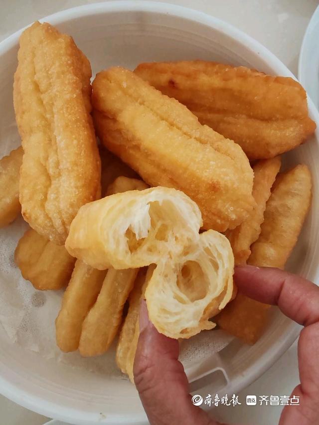 壹粉食堂|色泽金黄一口酥！家庭版自制炸油条这样做，美味又健康