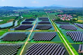 建水上光伏电站 助绿色低碳转型图片