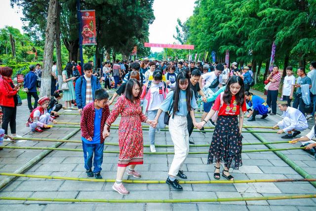 12月5日至7日来云南民族村过哈尼族“十月年”
