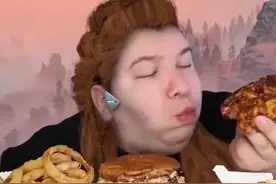 网红吃播Cos《地平线：西之绝境》女主埃洛伊 太像了！图片