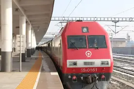 国铁沈阳局开行2025年首趟“点对点”直达务工专列图片