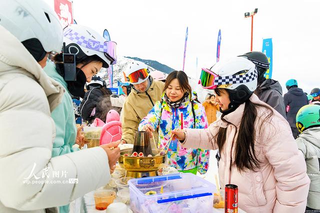 冰雪活动精彩纷呈