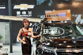 机车装职业装！车模着装更多元，飒爽穿搭显英气图片