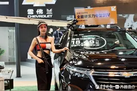 机车装职业装！车模着装更多元，飒爽穿搭显英气图片
