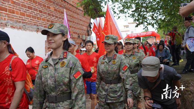 韶关市南雄市：迷彩践初心 徒步传精神