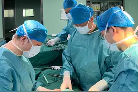 男子胆囊炎反复发作，竟引发周围器官癌变图片