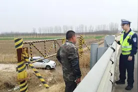行人禁止上高速，莫要生命走“捷径”图片