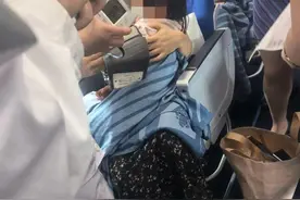 情况紧急！小女孩万米高空突陷昏迷，备降武汉！图片