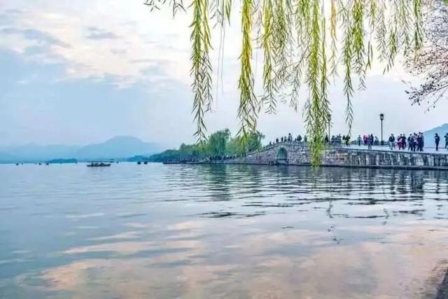 去云南双飞游，直降500元，9月20号起飞，最凉爽的季节开启浪漫的旅程