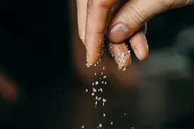 一个不起眼的炒菜习惯，让全家人骨质疏松图片