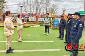 护航开学，安全先行！潍坊市奎文区南苑幼儿园开展反恐防暴安全演练图片