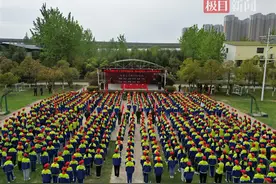 又到毕业季，小学生用深情朗诵期待起航图片