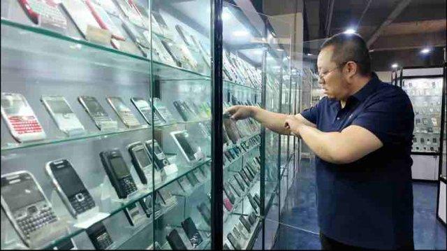 陶立志：收藏手机13800部，开起民间博物馆