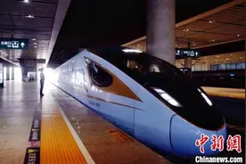 首趟西安至武威动车组列车开行 西部高铁网日趋完善图片