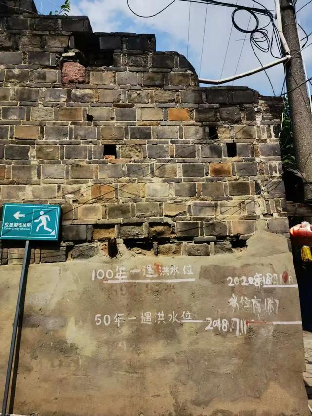 穿越龙泉山，发现一个「活的」老场镇