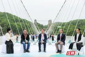 AI赋诗云端舞 张家界大峡谷创新定义“诗与远方”文旅新范式图片