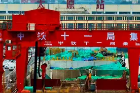 太原地铁1号线成功下穿太原火车站图片