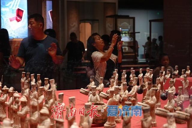 抓住暑期“尾巴”探寻馆藏文物里历史与文化的盛宴