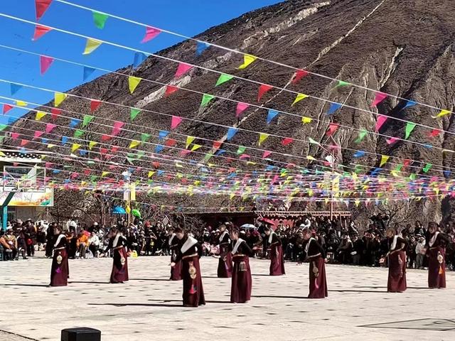 雪山弦子遇见天府烟火 巴塘文旅推介会在成都举行