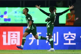 本周五中超上演“绿衫军德比”，潮新闻请你到黄龙看球，为浙江队加油！图片