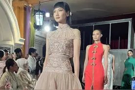 印尼旅游部在雅加达老城举办中式韵味时装秀图片