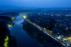 在街头露营 在大渡河泛舟  “五一”乐山全域旅游又有新花样图片