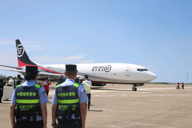 珠海机场国际货运口岸启用，首航两小时直达越南河内