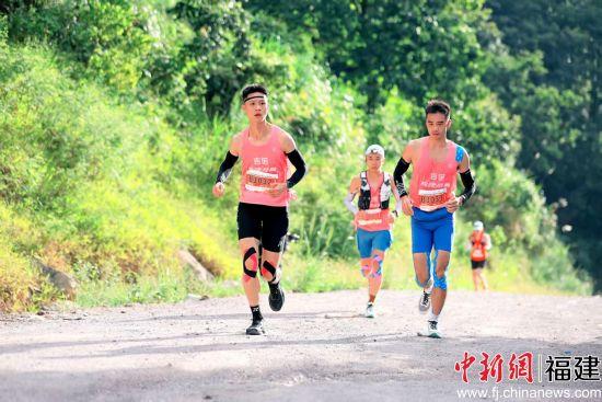 2025年福建闽侯第三届五虎山百里徒步大会开跑