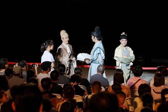 黄冈国庆文旅火爆开场，东坡文化夜游受热捧，33家单位免费停车