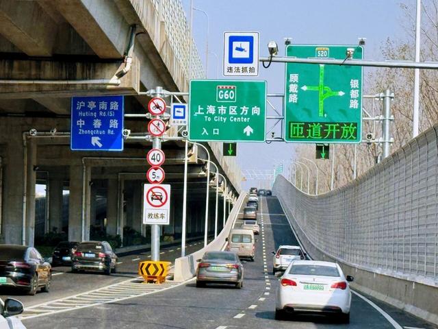 G60莘砖公路匝道工程实施，闵松公路拓至八车道，新桥镇改善交通促产城融合