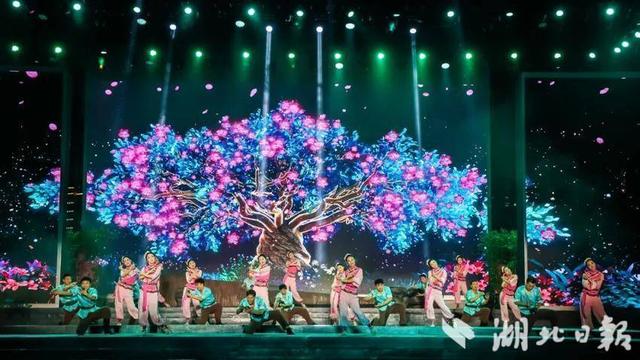 文旅绘秋卷 村晚韵竹山——2025年湖北省“荆楚四季村晚”秋季示范活动落幕