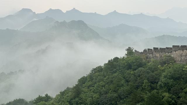河北滦平：烟雨长城 云雾缭绕