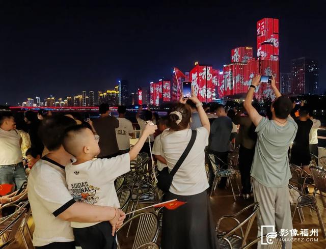 假期最后一天，闽江夜游火爆，有福之州人气十足！